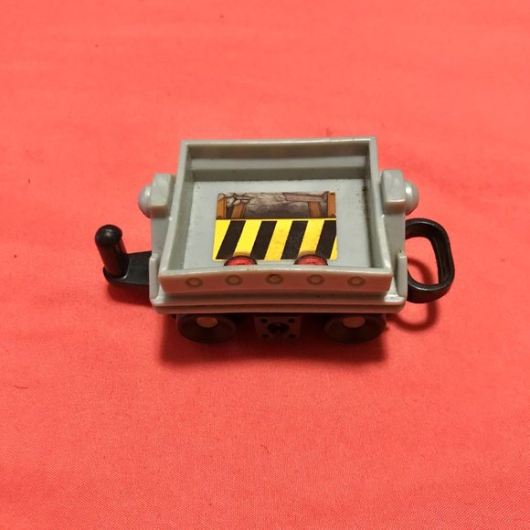 Mattel Geo Tracks - 1 locomotive and 2 freight cars - Picture 10 of 14